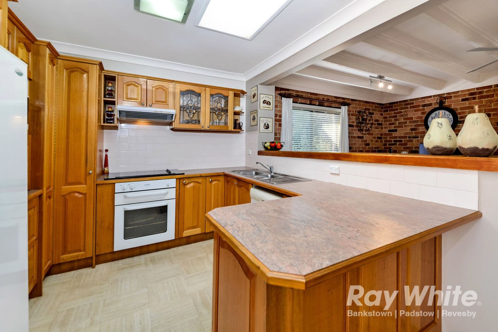 37 Oak Drive, Georges Hall - Thumbnail 3