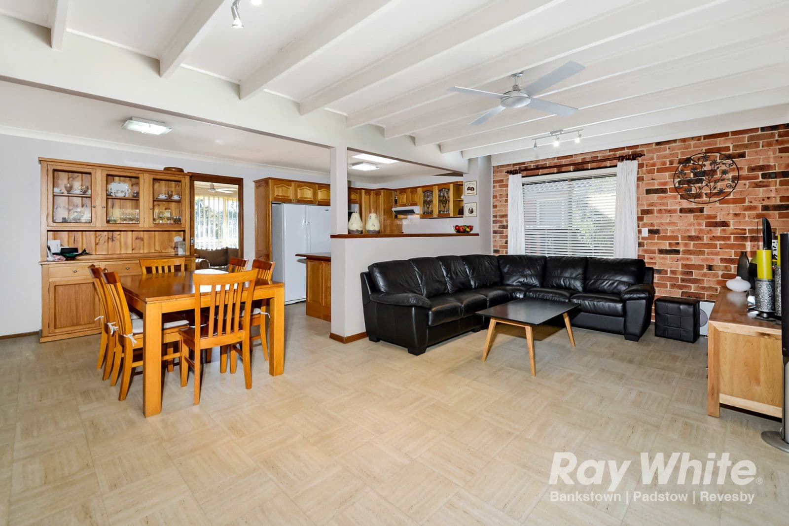 37 Oak Drive, Georges Hall - Thumbnail 4