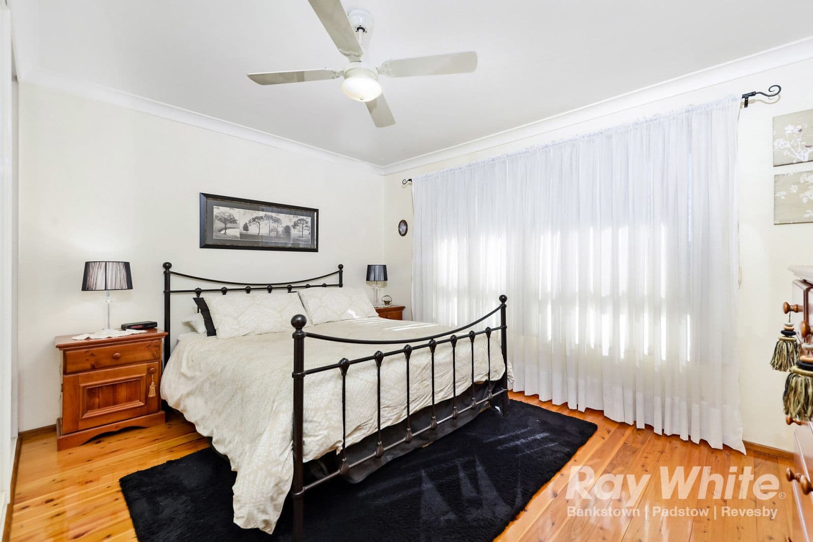 37 Oak Drive, Georges Hall - Thumbnail 7