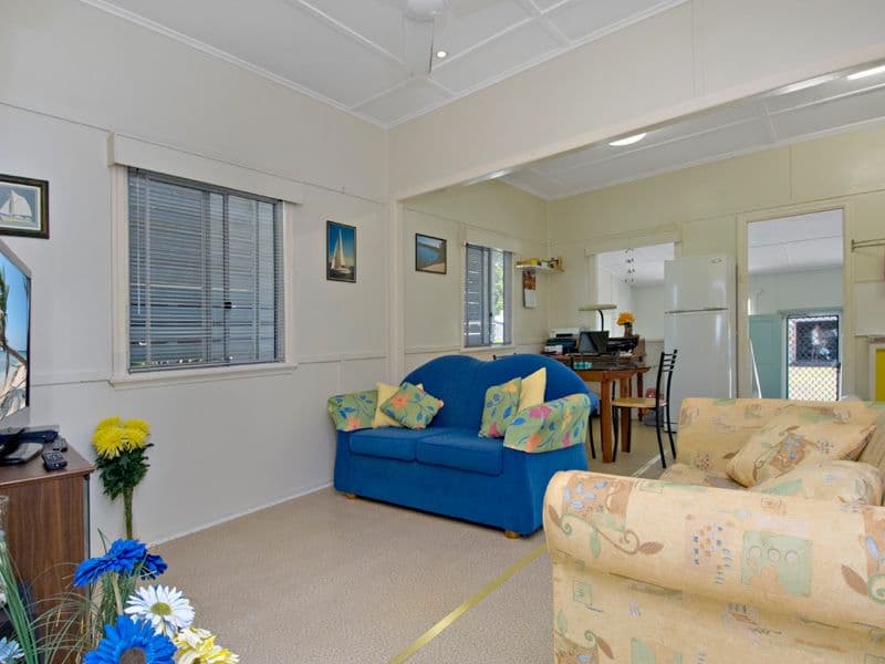 7 Wills Avenue, GOLDEN BEACH QLD 4551, Golden Beach - Thumbnail 2
