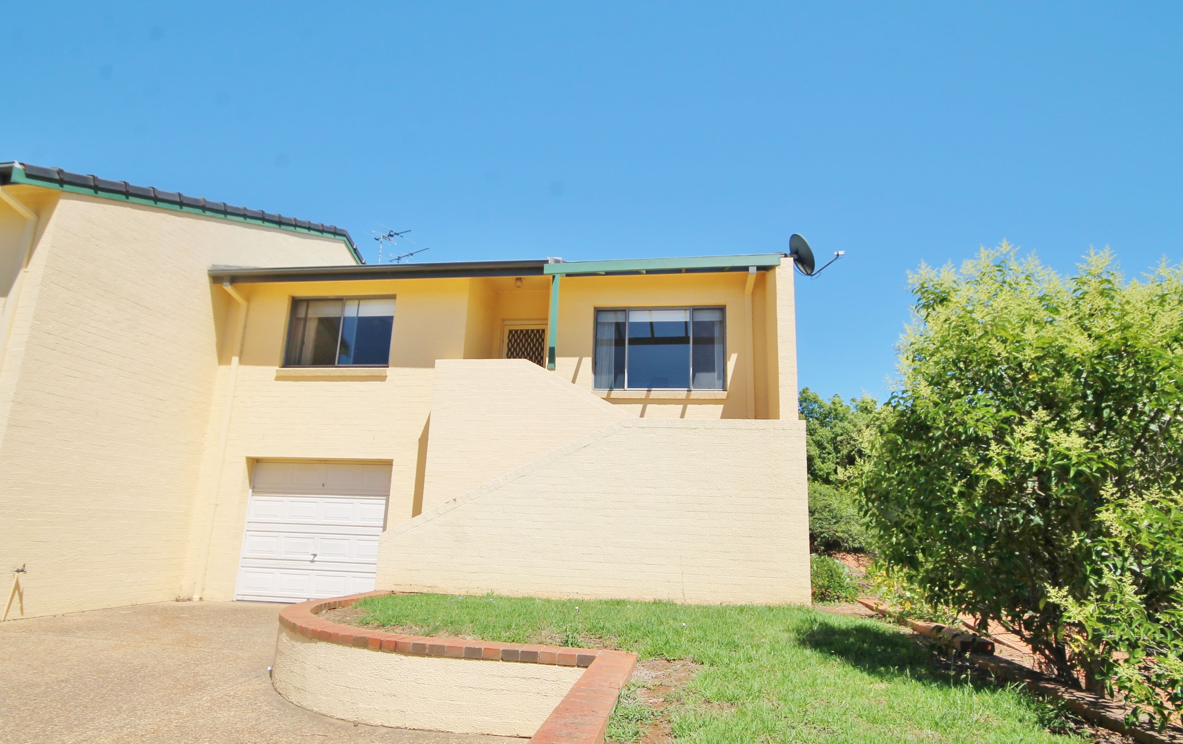 77 Thornhill Street, Young NSW 2594, Young - Image 1