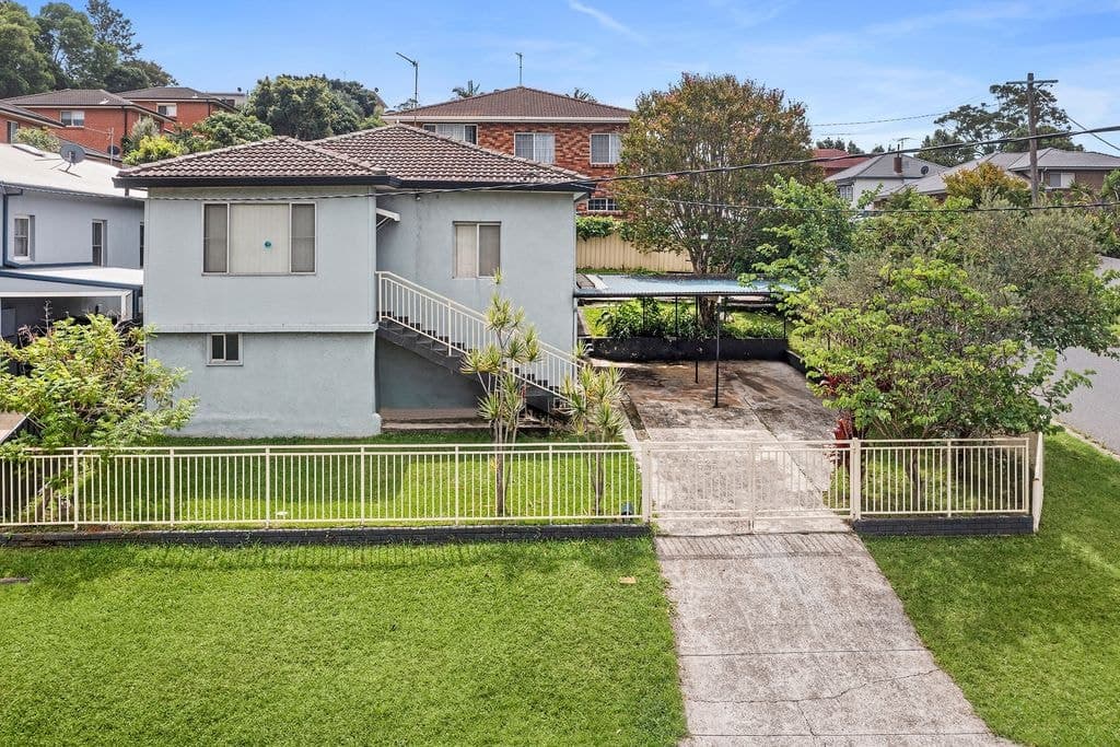 20 Robertson Street, Coniston - Thumbnail 2
