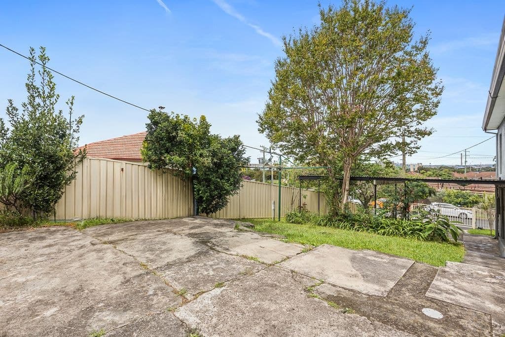 20 Robertson Street, Coniston - Thumbnail 5