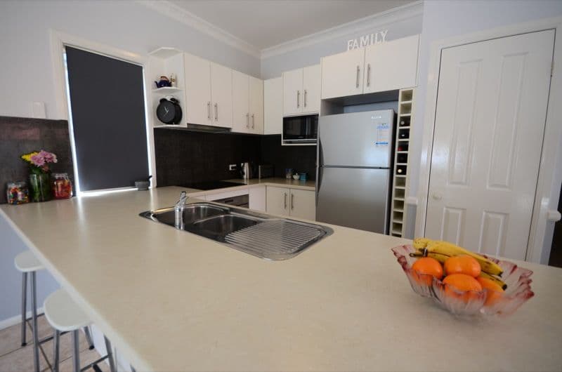 6 Windsor Place, FOREST LAKE QLD 4078, Forest Lake - Thumbnail 2