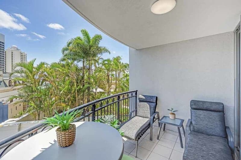 23 Ferny Avenue, Surfers Paradise - Thumbnail 4