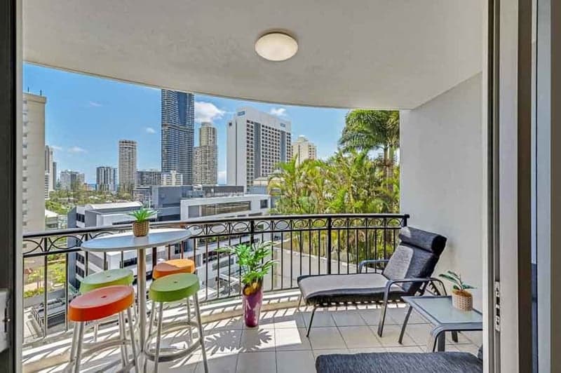 23 Ferny Avenue, Surfers Paradise - Thumbnail 6