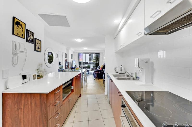 23 Ferny Avenue, Surfers Paradise - Thumbnail 8