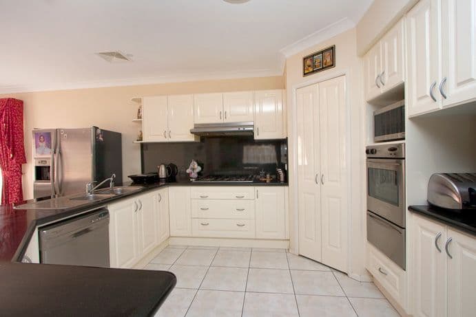 15 Smalls Creek Way, BEAUMONT HILLS NSW 2155, Beaumont Hills - Thumbnail 3