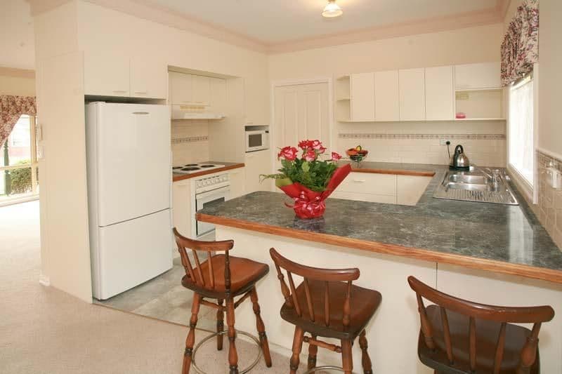 898 High Street Road, GLEN WAVERLEY VIC 3150, Glen Waverley - Thumbnail 2