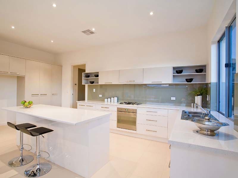 12 Lakeside Drive, EMERALD, Emerald - Image 1
