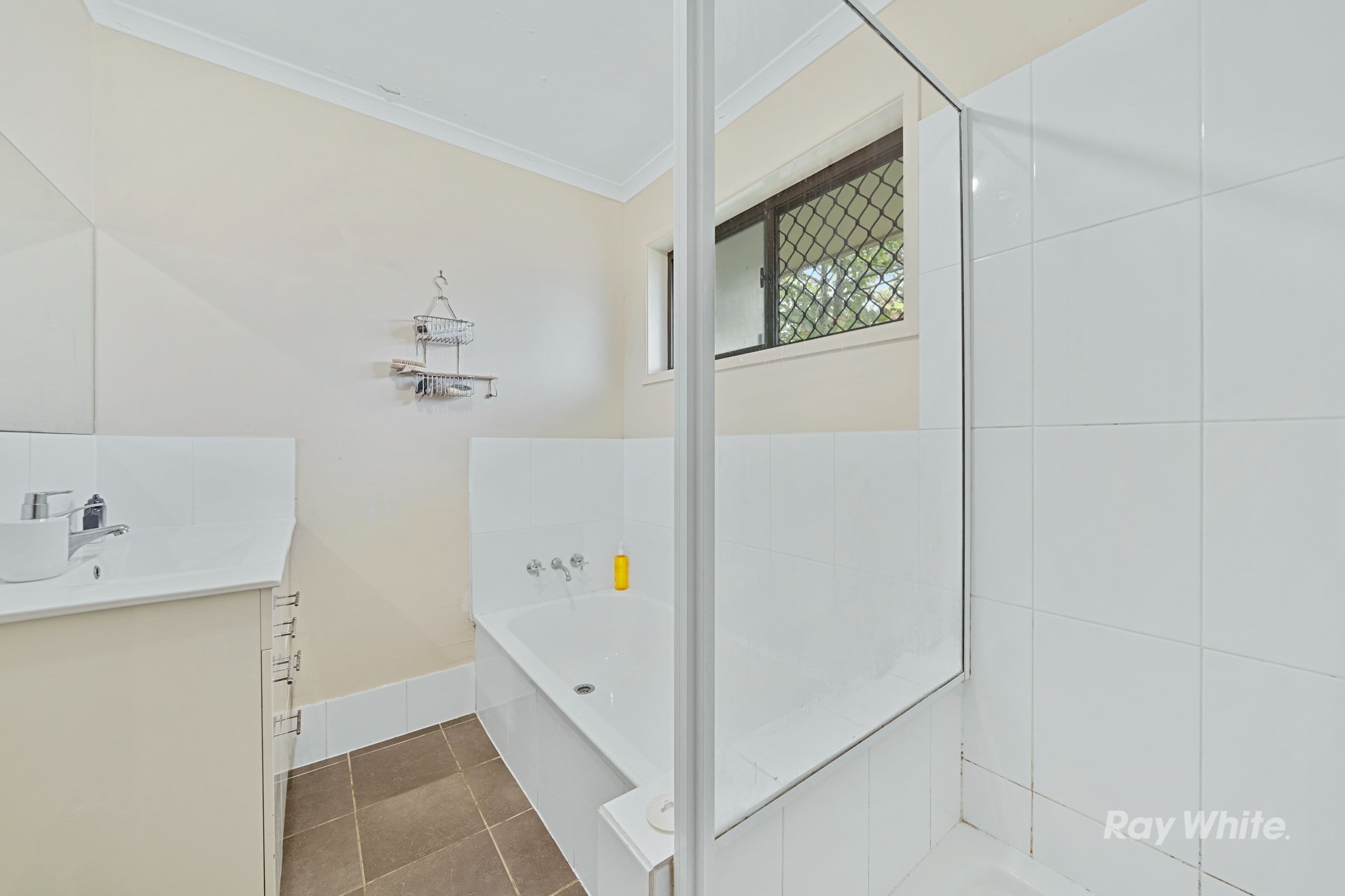 11 Anchusa Street, Kingston QLD 4114, Kingston - Thumbnail 6