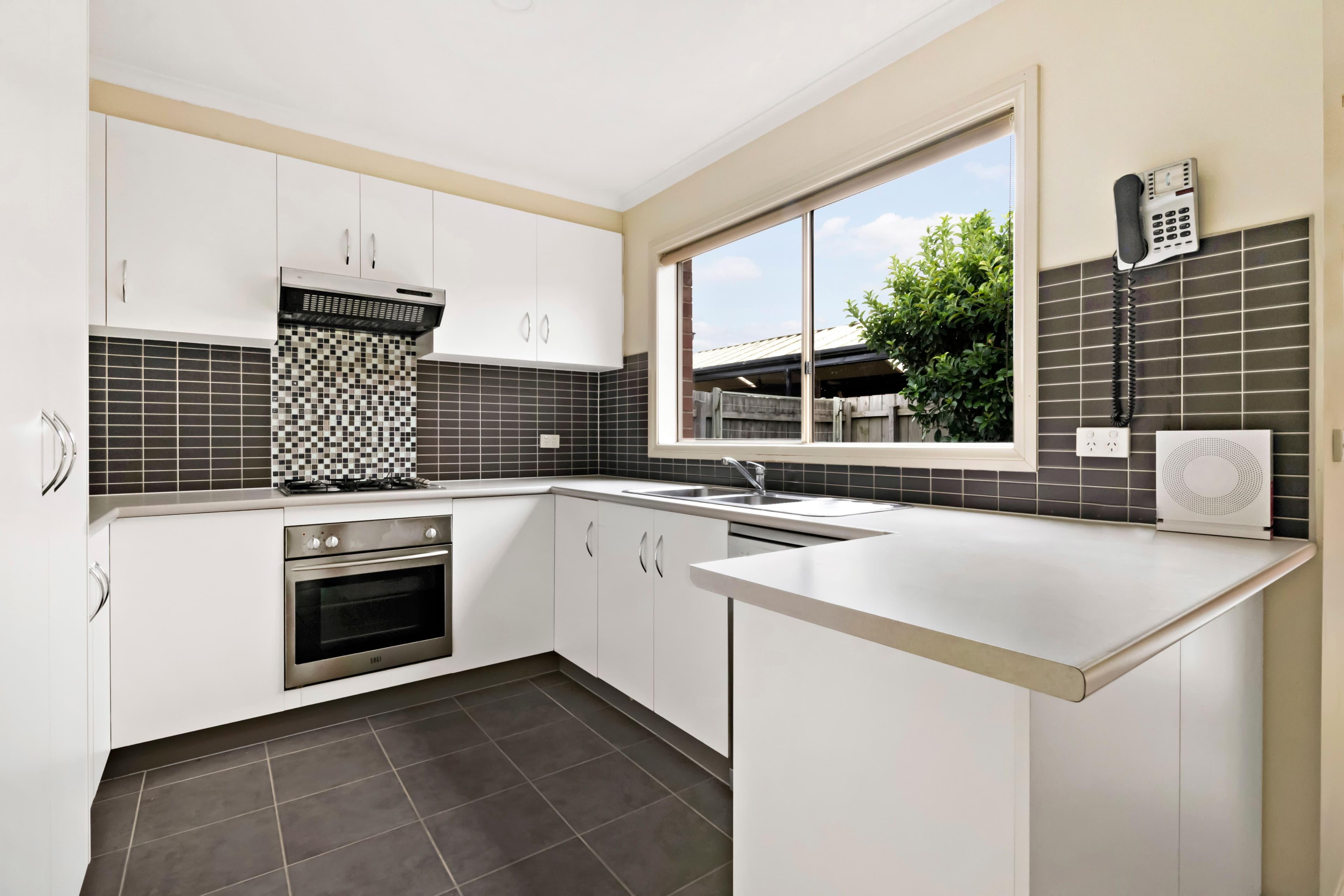 141 Raglan Street, Wallan VIC 3756, Wallan - Thumbnail 2
