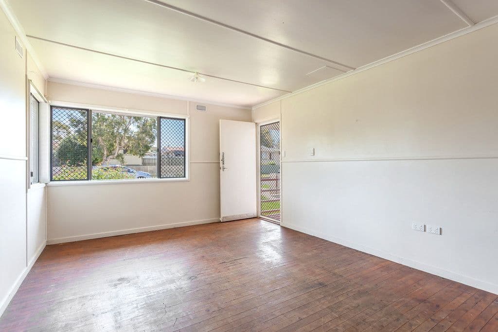 14 McMahon Crescent, Newtown QLD 4350, Newtown - Thumbnail 2