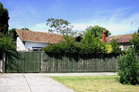 56 Carlisle Crescent, Hughesdale VIC 3166, Hughesdale - Thumbnail 2