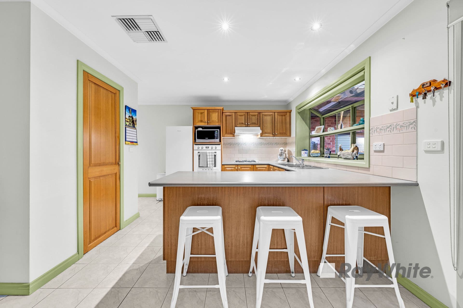 5 Sneddon Drive, Narre Warren South VIC 3805, Narre Warren South - Thumbnail 5