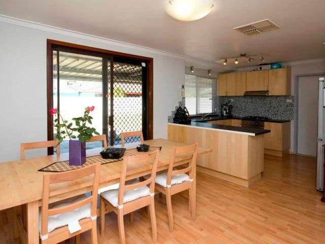 14 Wooramel Crescent, GOSNELLS WA 6110, Gosnells - Thumbnail 7