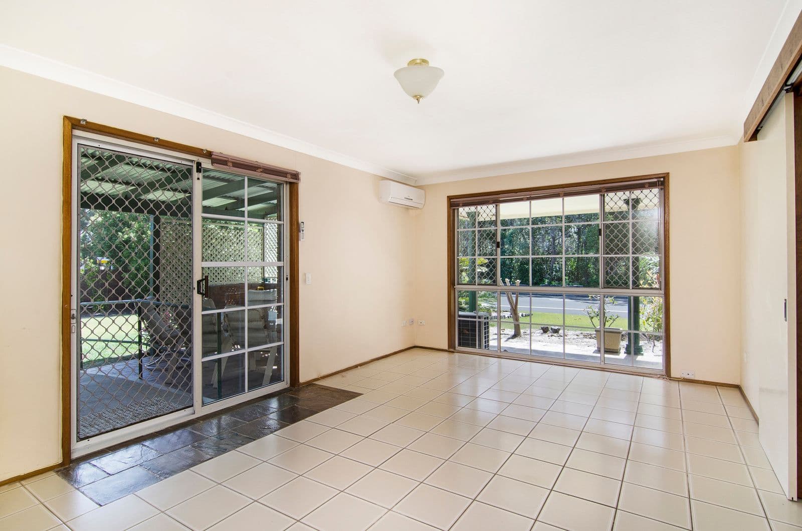 168 Tallebudgera Drive, PALM BEACH QLD 4221, Palm Beach - Thumbnail 6