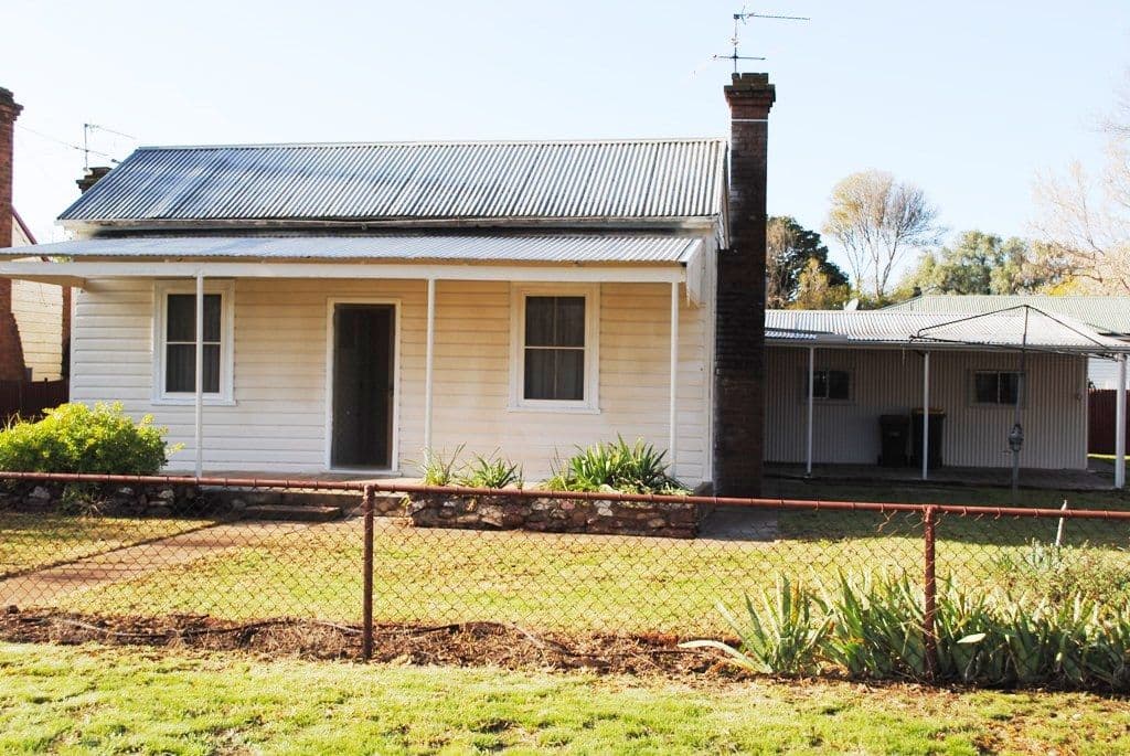 42 Victoria Parade, COOTAMUNDRA NSW 2590, Cootamundra - Image 1