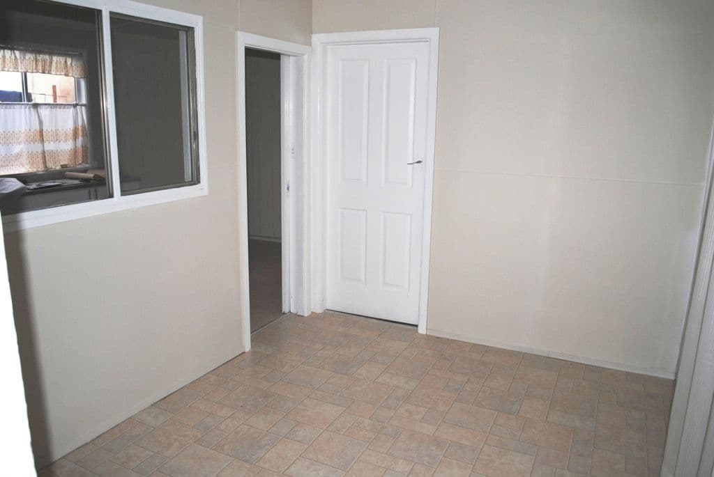 42 Victoria Parade, COOTAMUNDRA NSW 2590, Cootamundra - Thumbnail 2