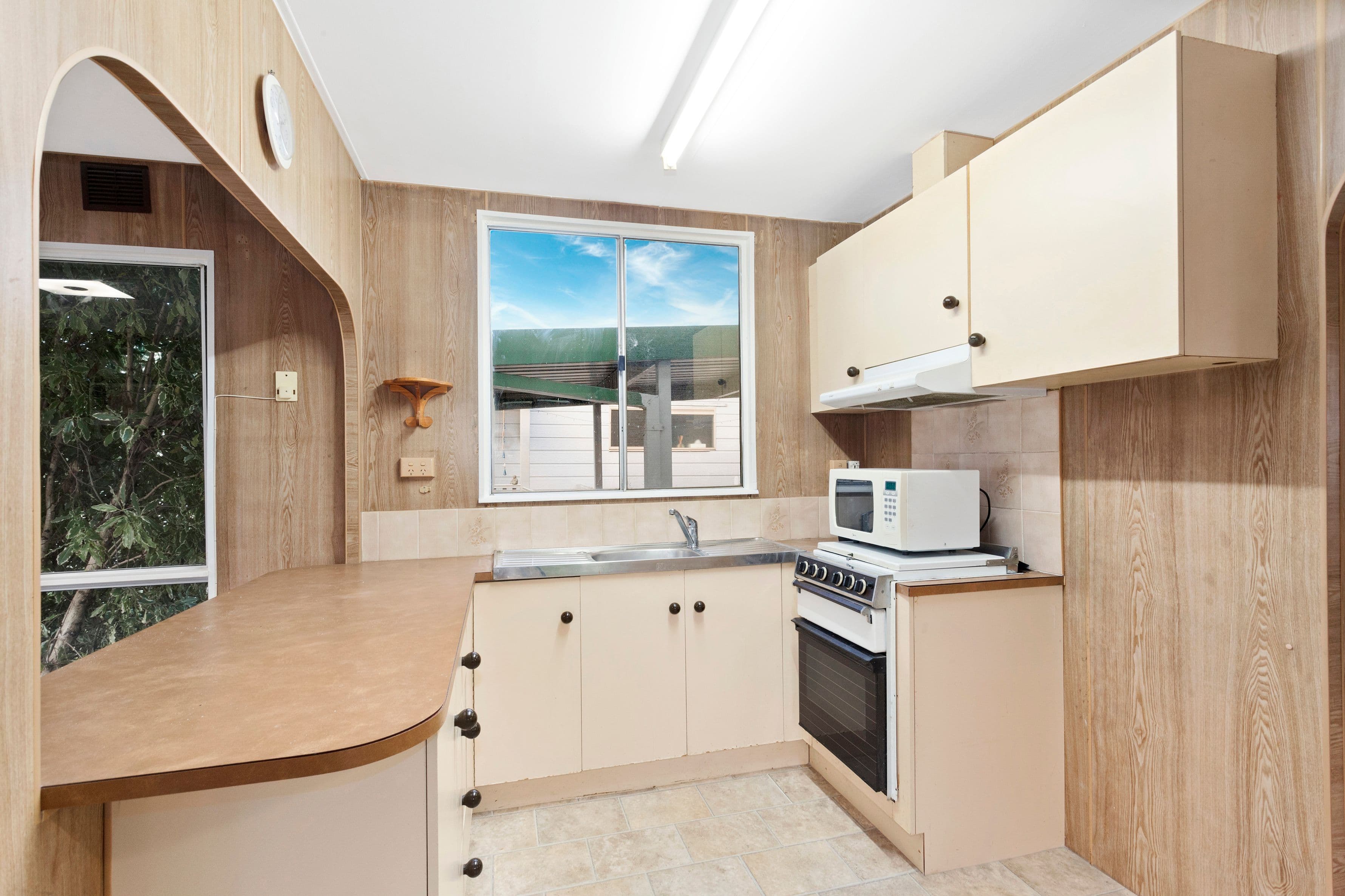 100 Broadway, Bonbeach VIC 3196, Bonbeach - Thumbnail 2
