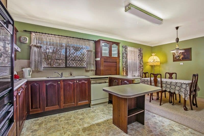 8 Camelia Avenue, EVERTON HILLS QLD 4053, Everton Hills - Thumbnail 4