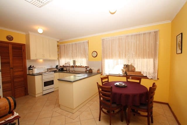 11 Garrard Street, BARMERA SA 5345, Barmera - Thumbnail 2