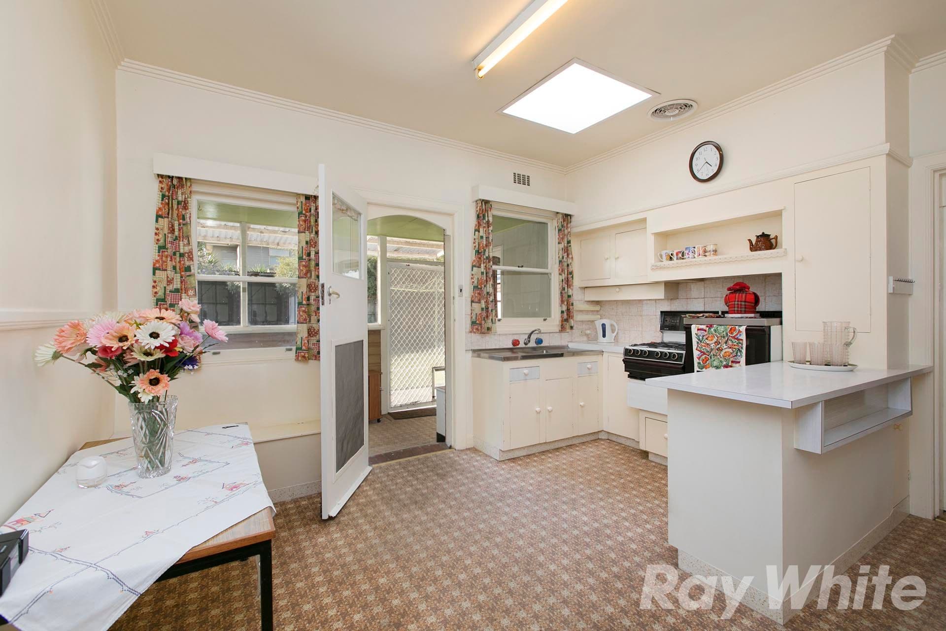 11 Strathearn Avenue, Murrumbeena VIC 3163, Murrumbeena - Thumbnail 5