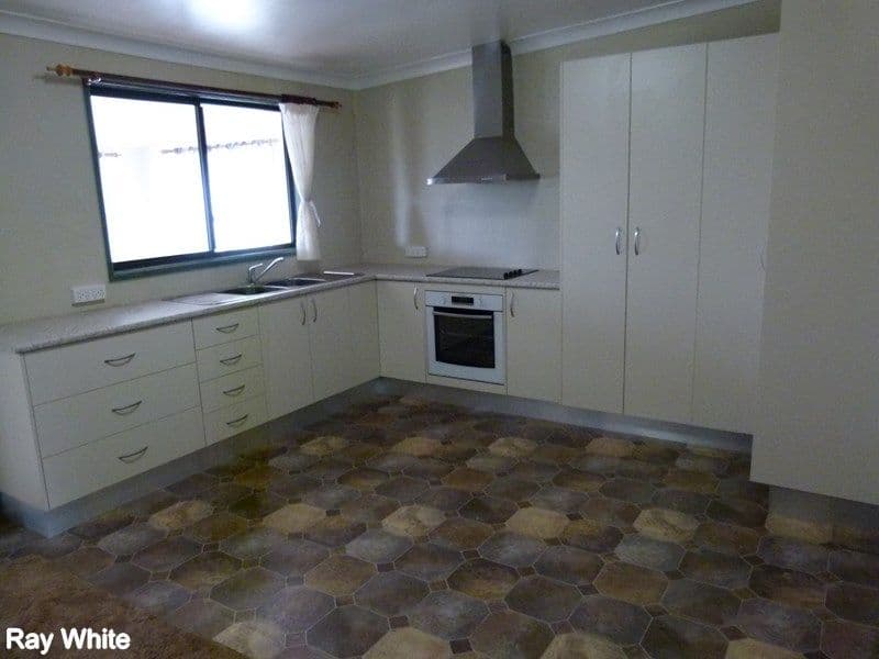 16 Holloway Street, Forbes NSW 2871, Forbes - Thumbnail 2