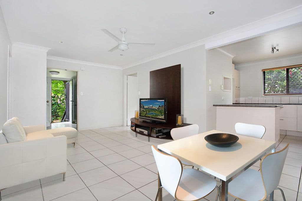 8 Raymond Avenue, Bundall QLD 4217, Bundall - Thumbnail 5
