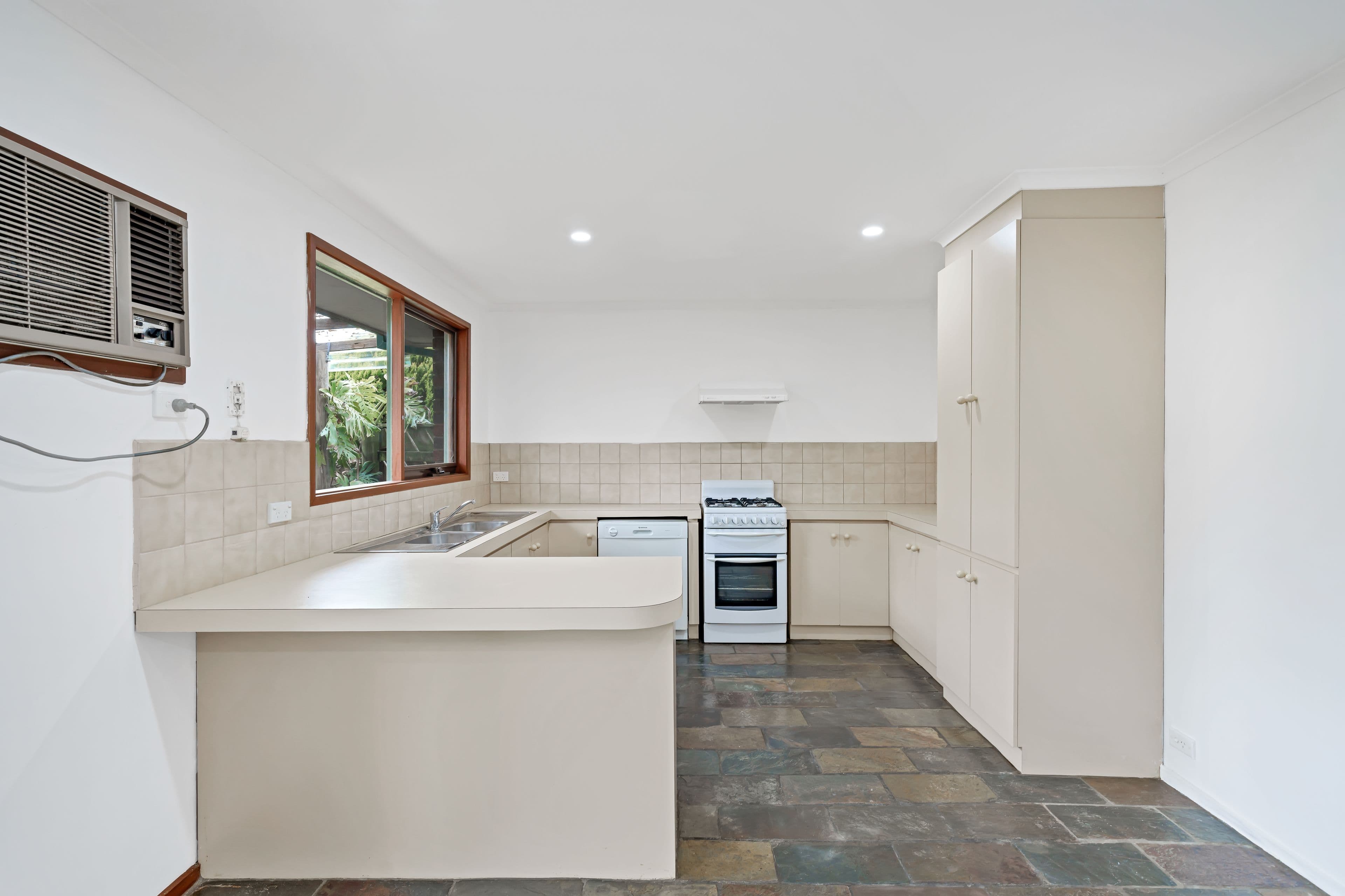 25 Cameron Way, Pakenham VIC 3810, Pakenham - Thumbnail 4