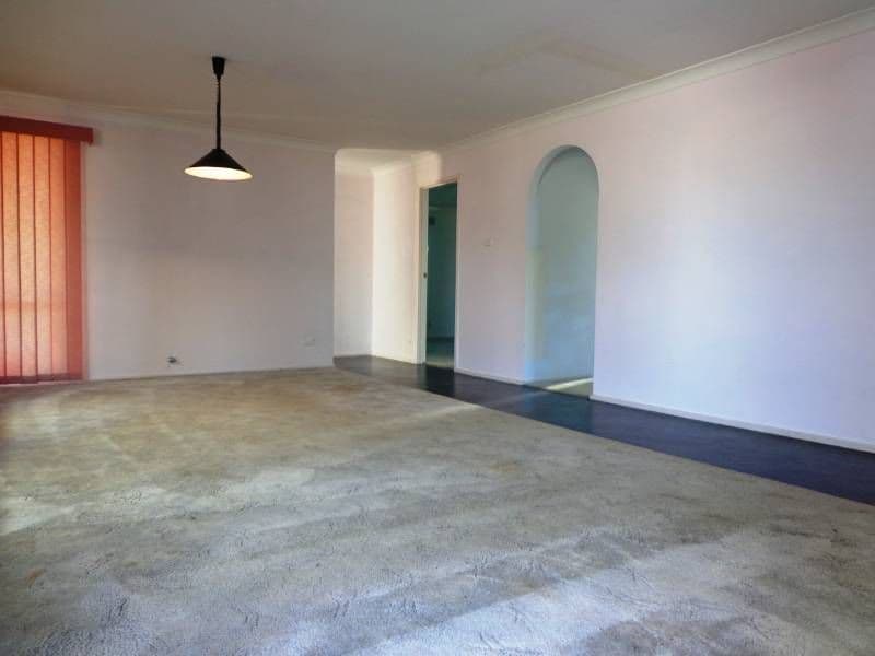 4 Glen Elgin Crescent, EDENSOR PARK NSW 2176, Edensor Park - Thumbnail 2