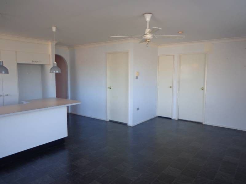 4 Glen Elgin Crescent, EDENSOR PARK NSW 2176, Edensor Park - Thumbnail 5