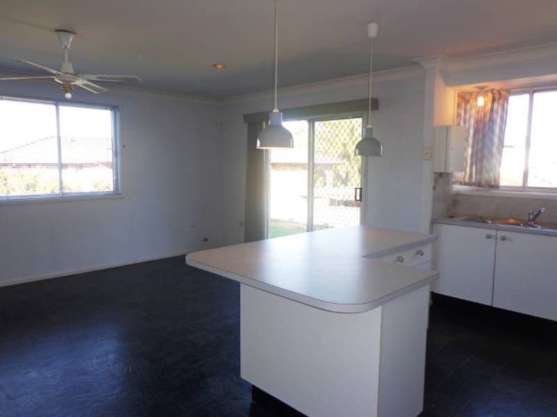 4 Glen Elgin Crescent, EDENSOR PARK NSW 2176, Edensor Park - Thumbnail 8