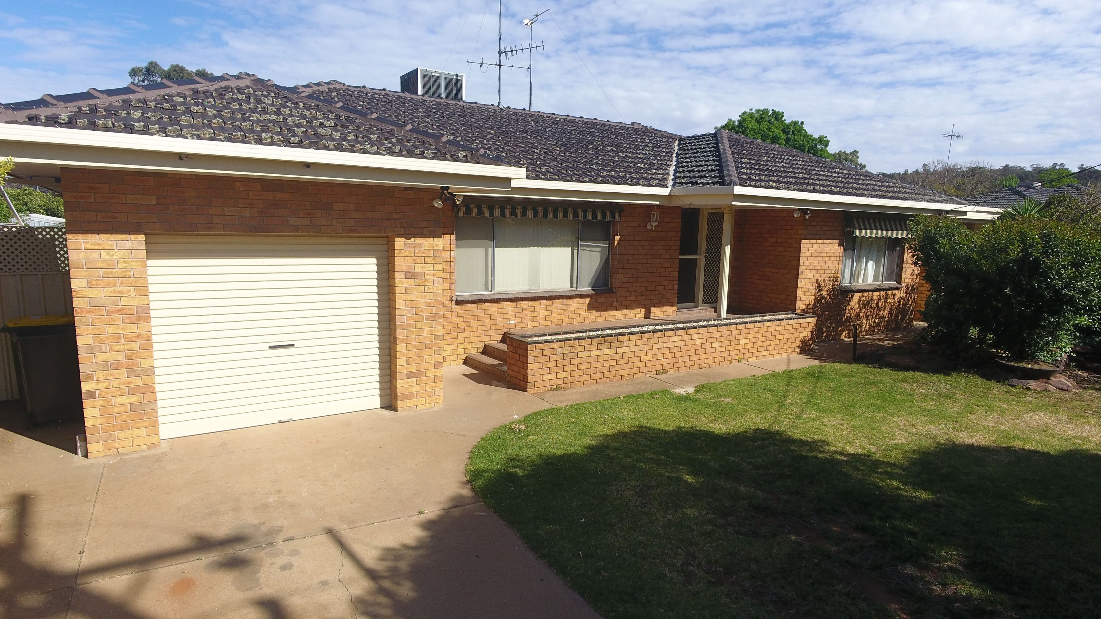 24 Ledgerwood Street, Griffith - Image 1