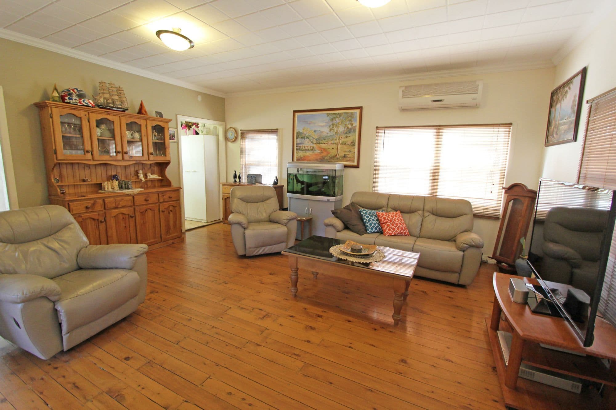 16 Taronga Avenue, SAN REMO NSW 2262, San Remo - Thumbnail 4