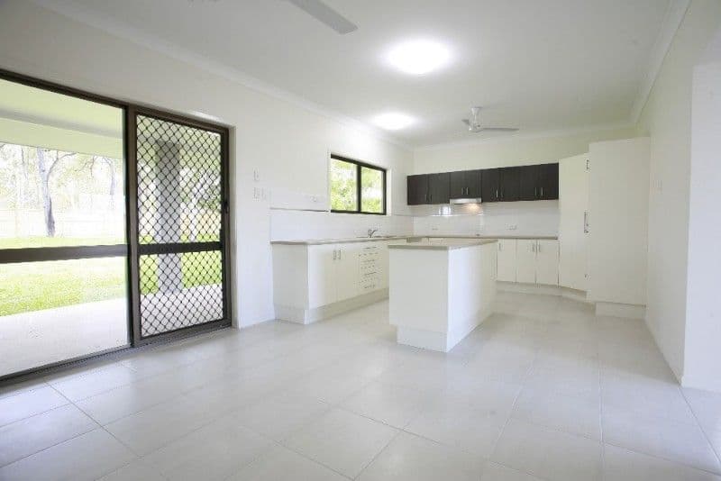 20 Parklands Drive, MOUNT LOUISA QLD 4814, Mount Louisa - Thumbnail 2
