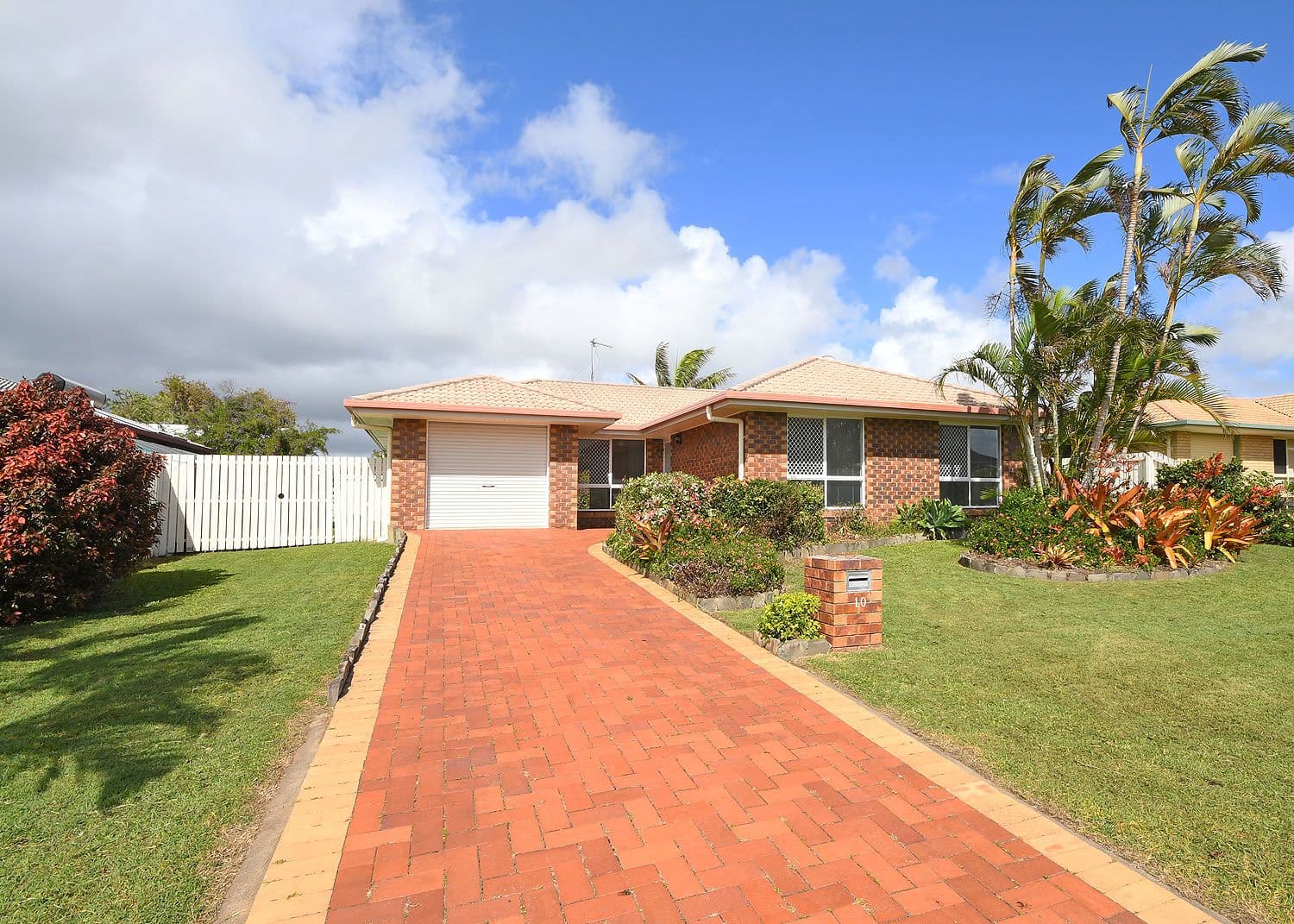 10 Hood Street, Urangan QLD 4655, Urangan - Thumbnail 2