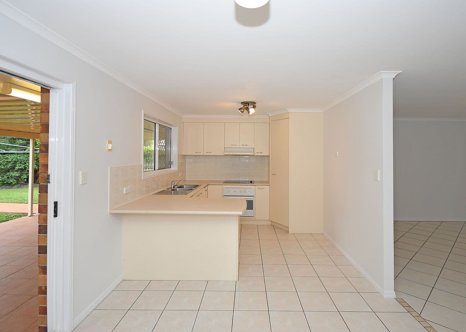 10 Hood Street, Urangan QLD 4655, Urangan - Thumbnail 7