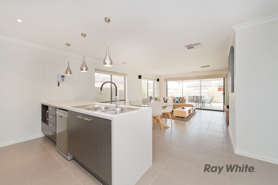 35 Burswood Circuit, Melton West VIC 3337, Melton West - Thumbnail 3