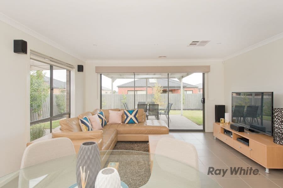 35 Burswood Circuit, Melton West VIC 3337, Melton West - Thumbnail 5