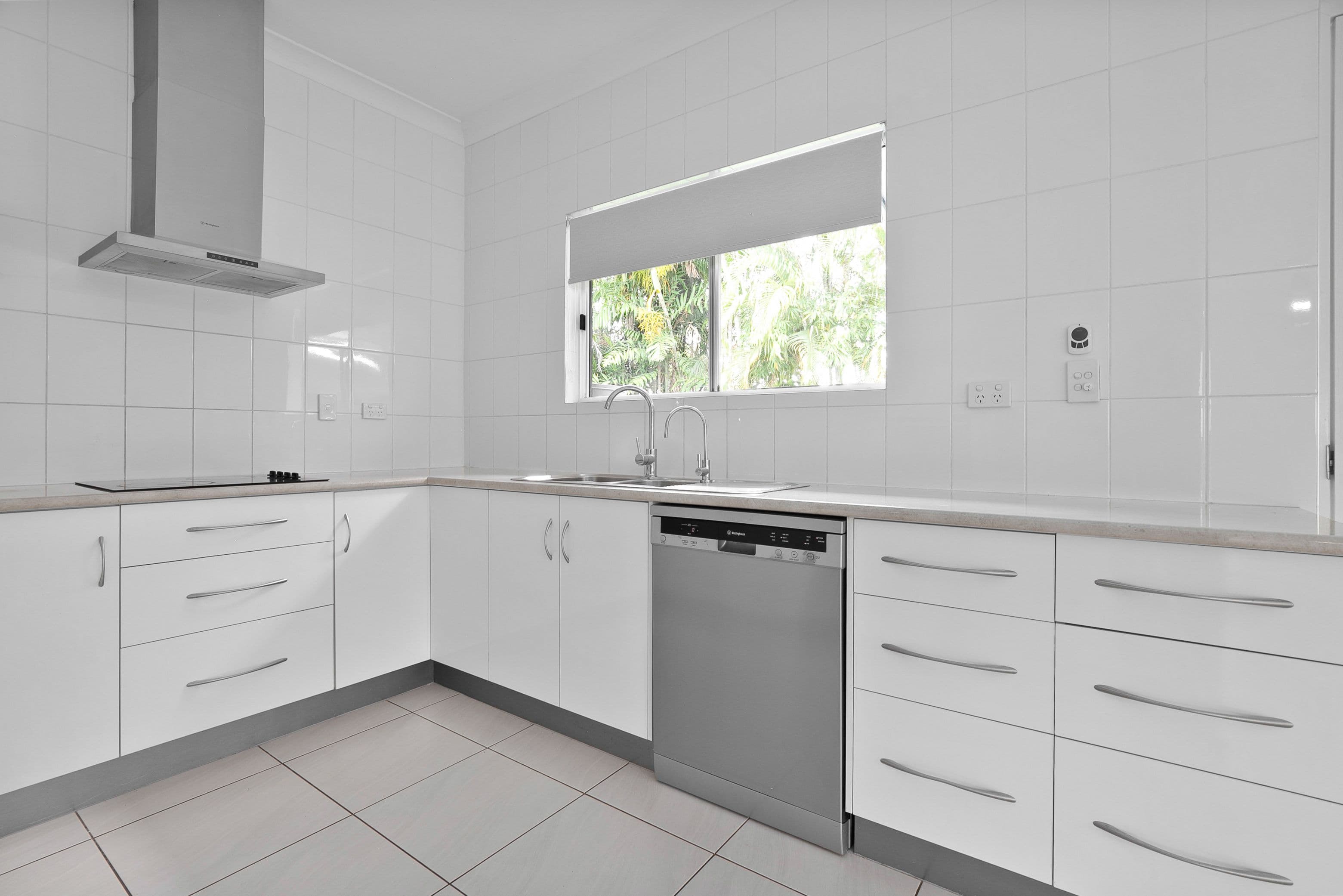 24 Colleen Avenue, Emerald QLD 4720, Emerald - Thumbnail 6