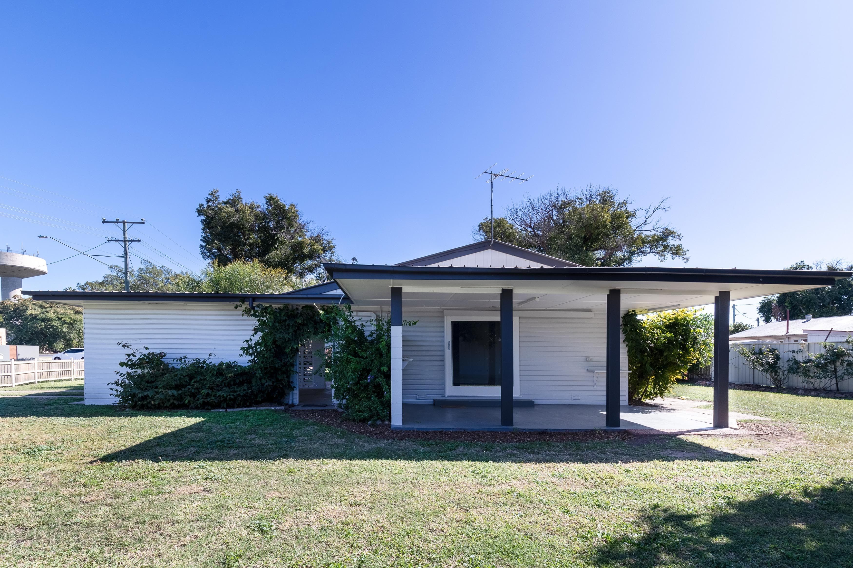 7 Harris Street, Emerald QLD 4720, Emerald - Thumbnail 3