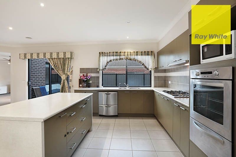 10 Menzies Avenue, Point Cook VIC 3030, Point Cook - Thumbnail 2