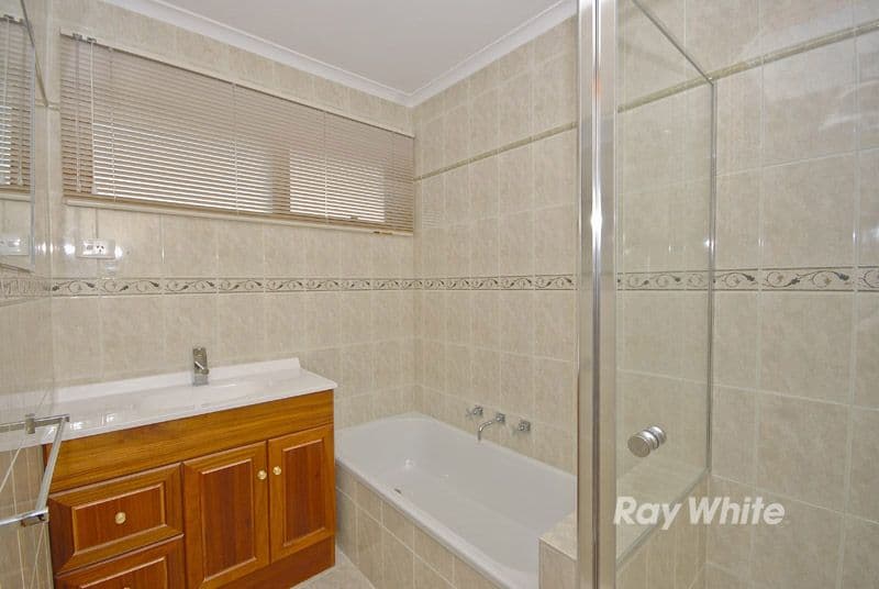 33 Wakley Crescent, WANTIRNA SOUTH VIC 3152, Wantirna South - Thumbnail 4