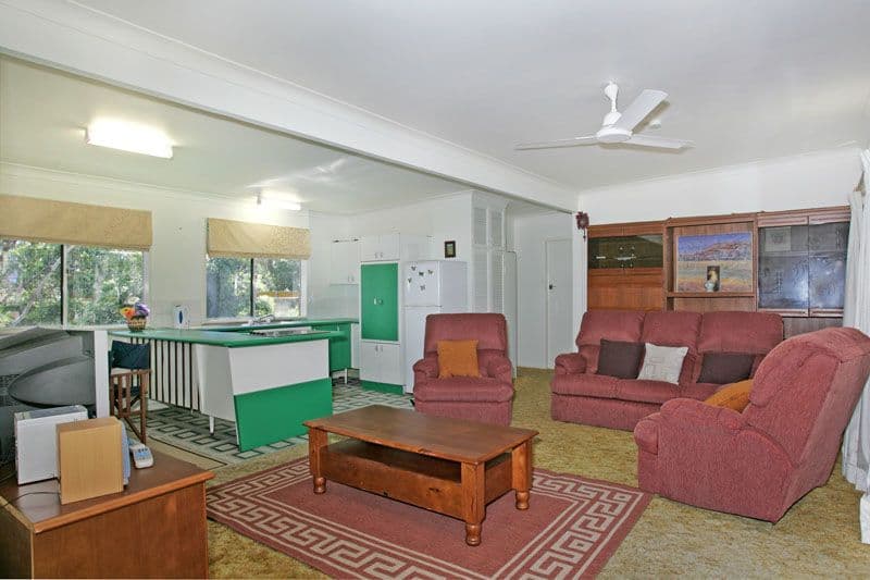 2 Hilltop Street, BATEAU BAY NSW 2261, Bateau Bay - Thumbnail 2