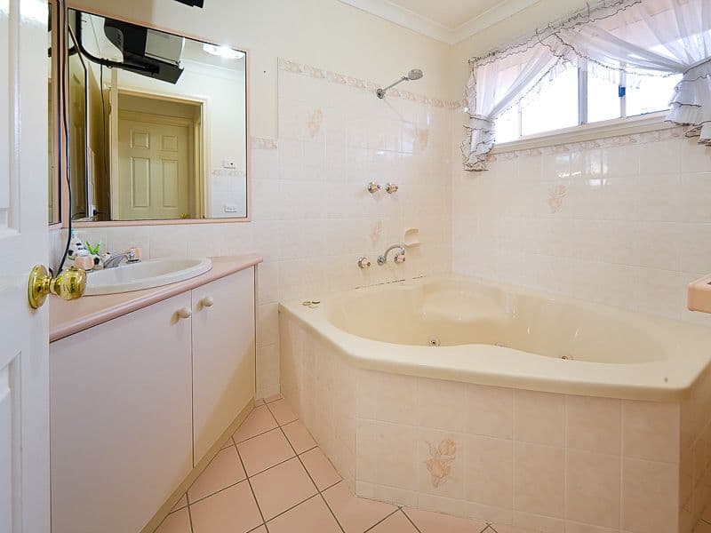8 Creighton Court, LAVINGTON NSW 2641, Lavington - Thumbnail 7