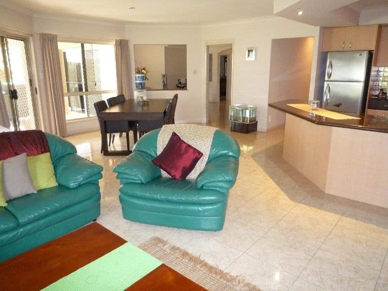 2 Tanzen Drive, ARUNDEL QLD 4214, Arundel - Thumbnail 3