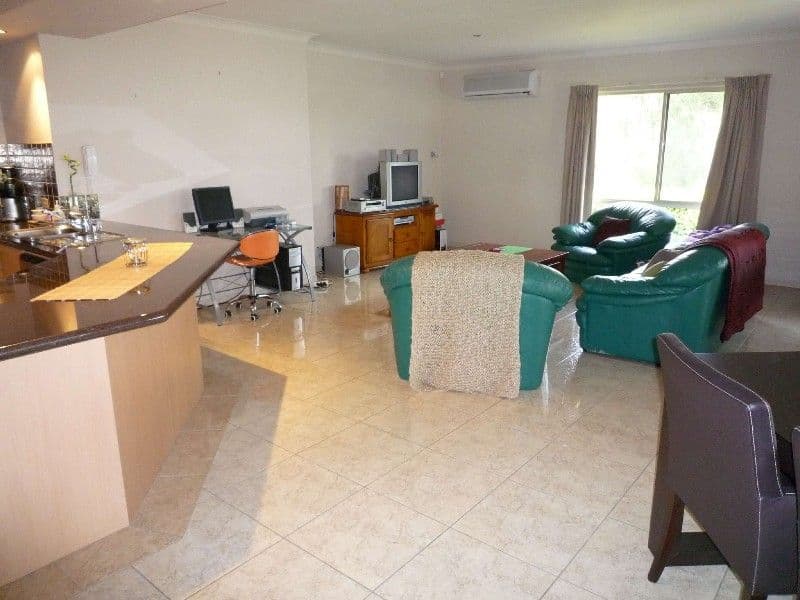 2 Tanzen Drive, ARUNDEL QLD 4214, Arundel - Thumbnail 6