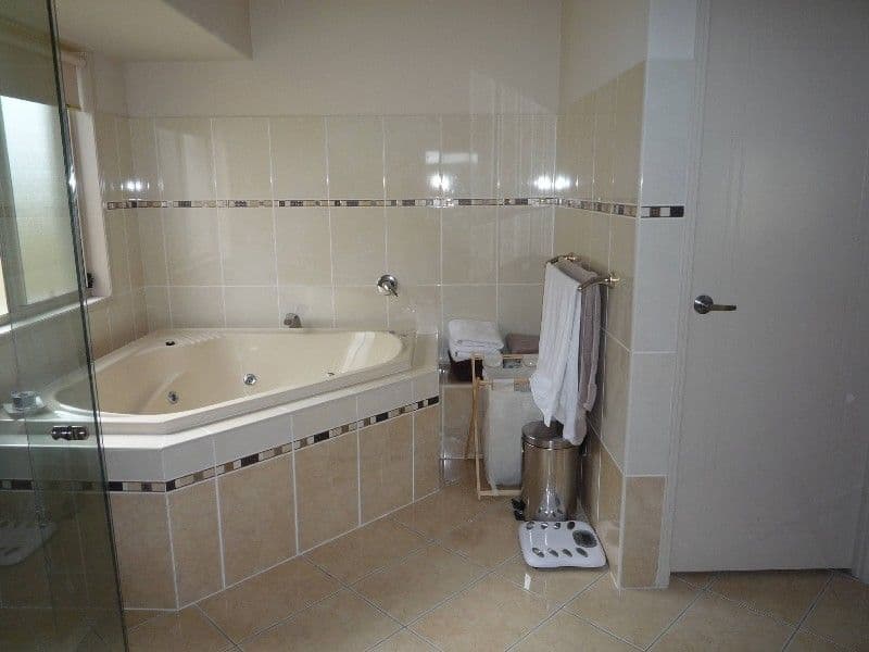 2 Tanzen Drive, ARUNDEL QLD 4214, Arundel - Thumbnail 8