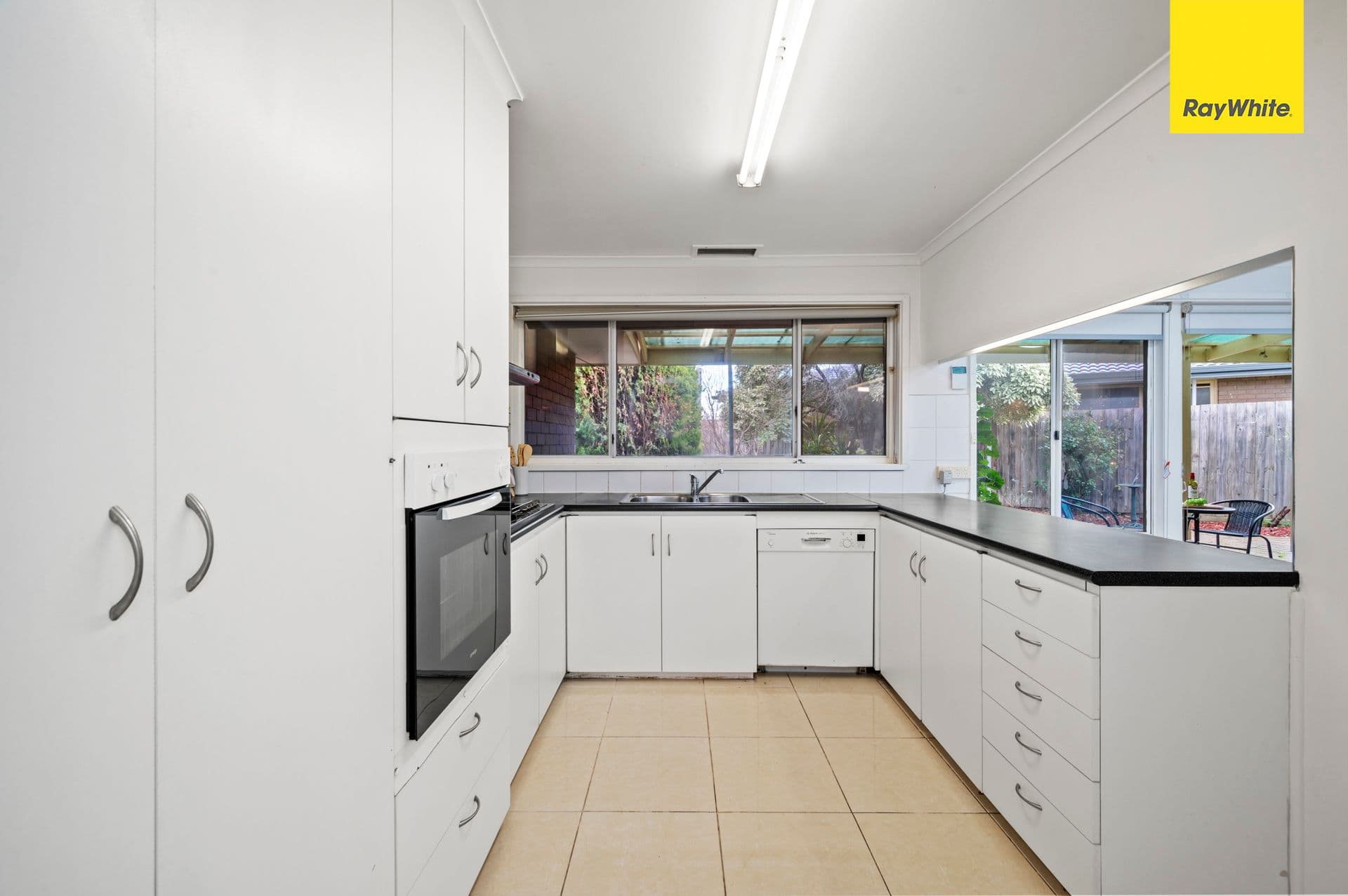 39 Vista Drive, Melton VIC 3337, Melton - Thumbnail 3